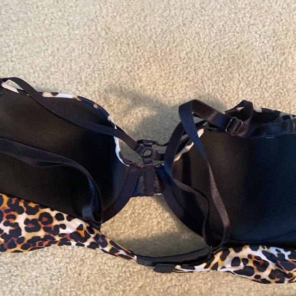 New in original bags Venus bras - Picture 2 of 8